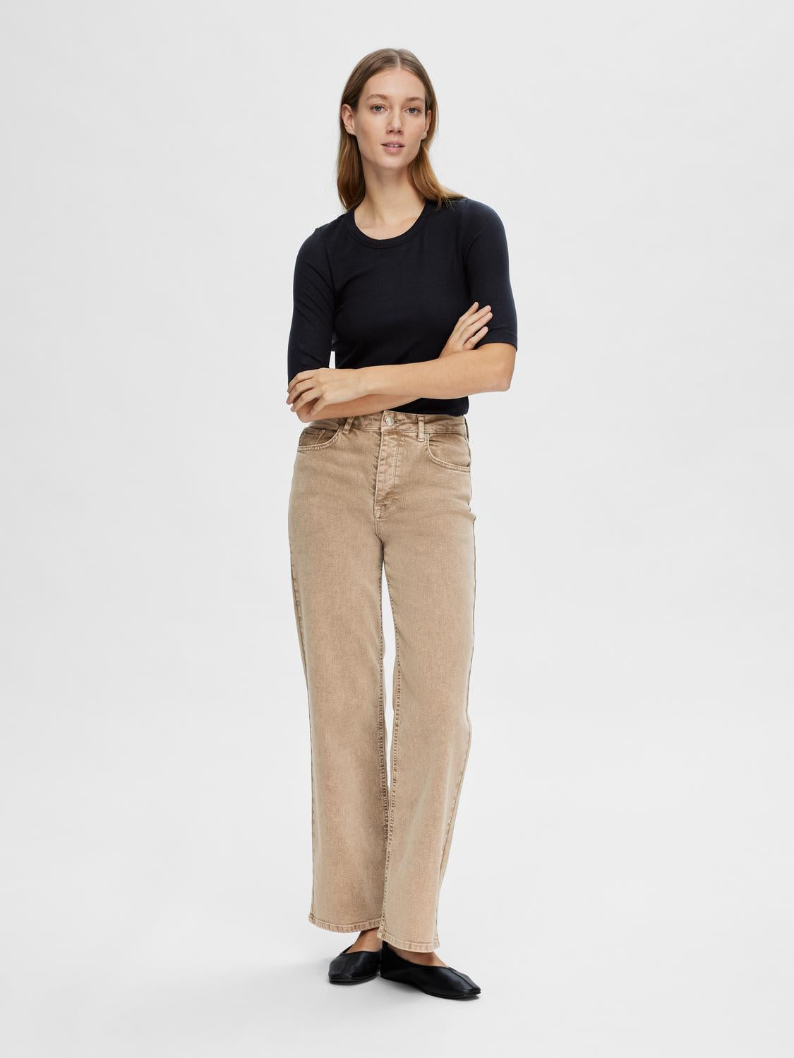 model_shot-front_full